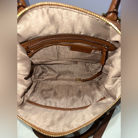 Michael Kors satchel bag in a brown pebbled leather finish - Picture 7 of 8